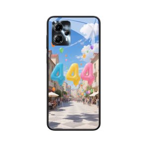 Moto G13 en Engelgetallen 444 op de zonnige straat
