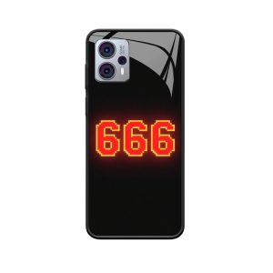 Retro elektronische stijl met Moto G23 en Engelgetallen 666